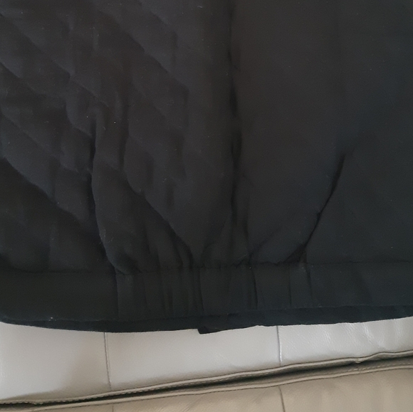 Black vest,so kool and feels so good on.Quilted detail with a boxy fit. - Picture 4 of 5